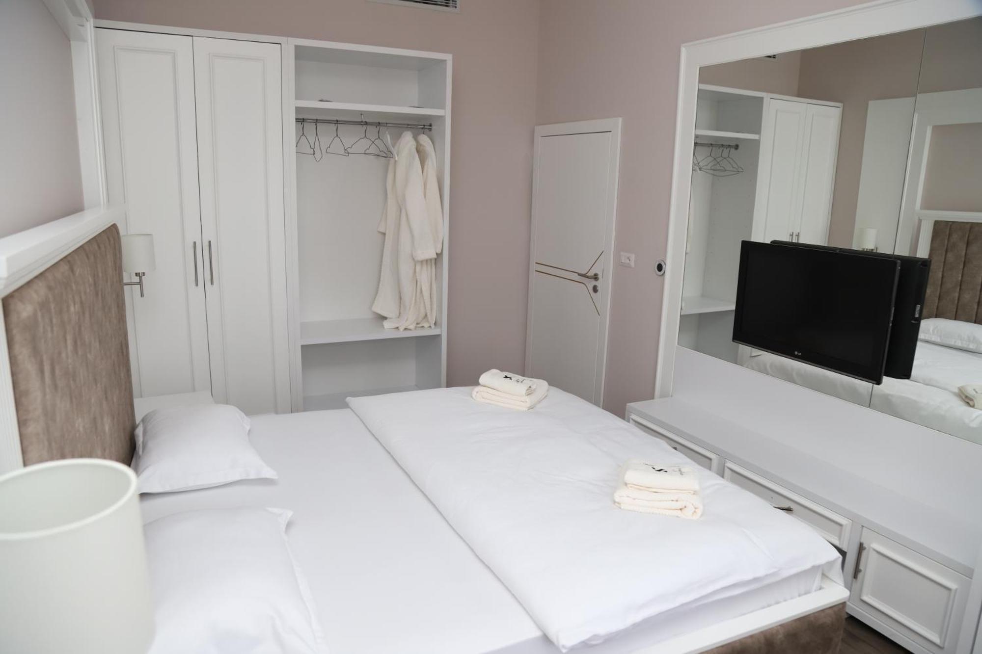 Sky Hotel Prizren Eksteriør billede