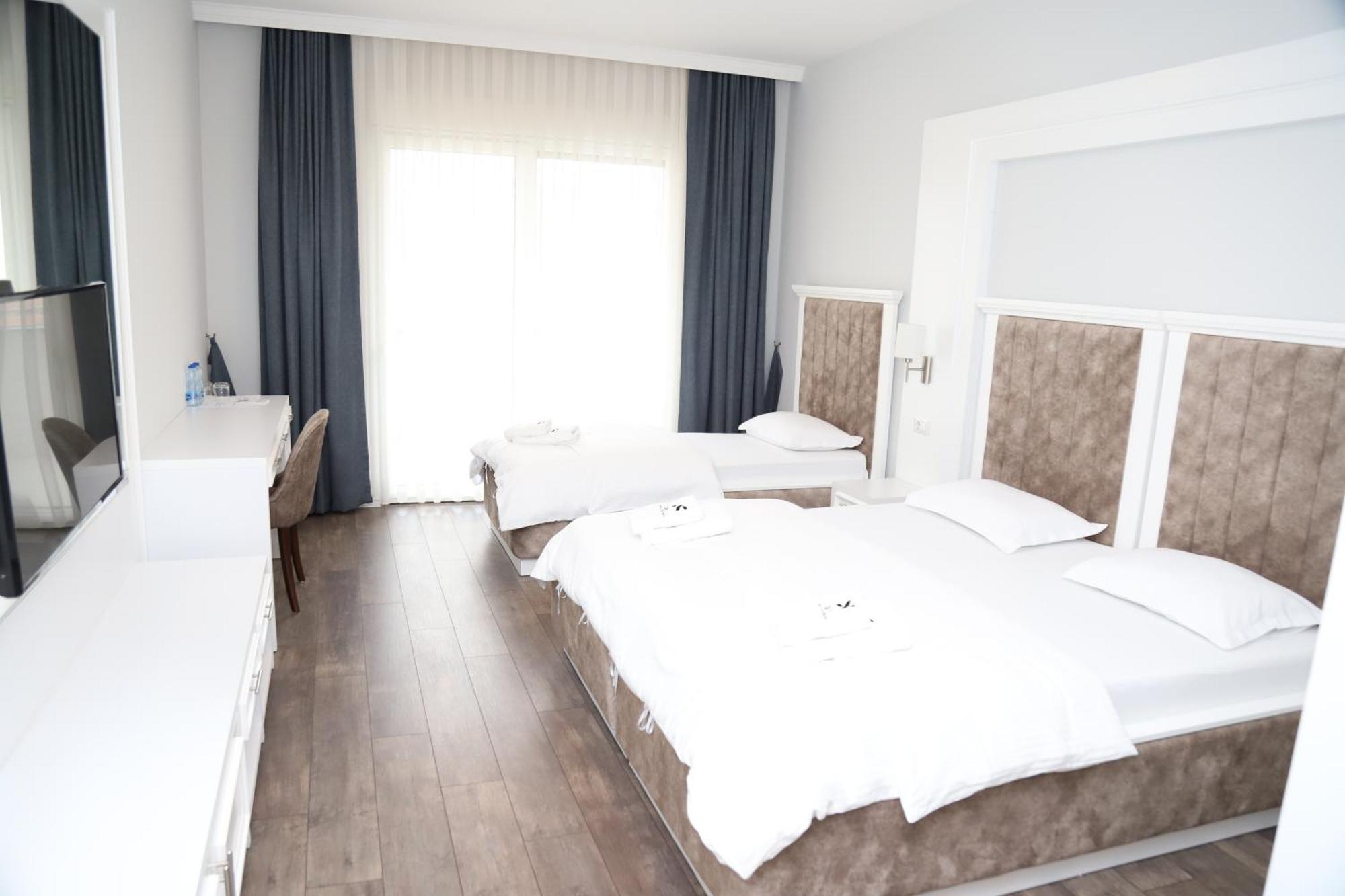 Sky Hotel Prizren Eksteriør billede