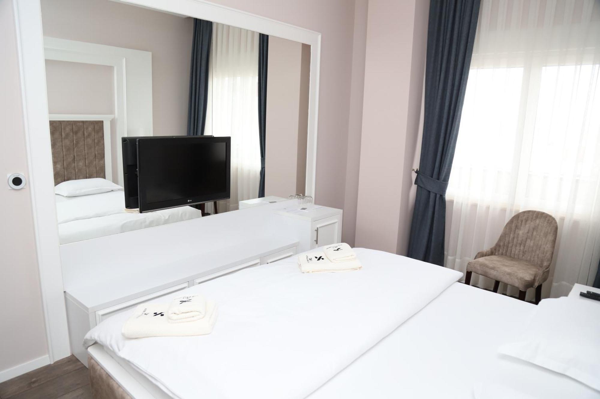 Sky Hotel Prizren Eksteriør billede