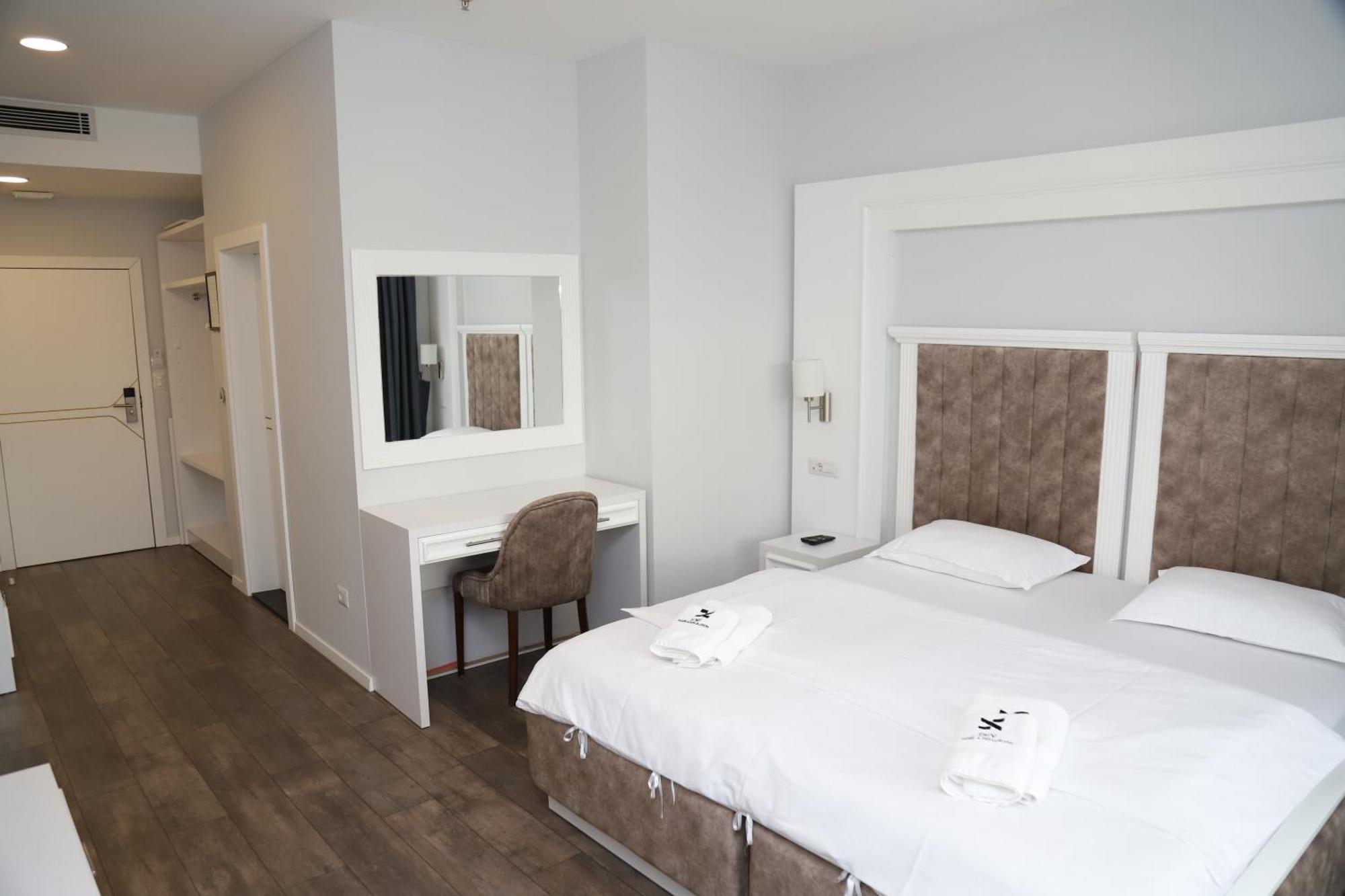 Sky Hotel Prizren Eksteriør billede