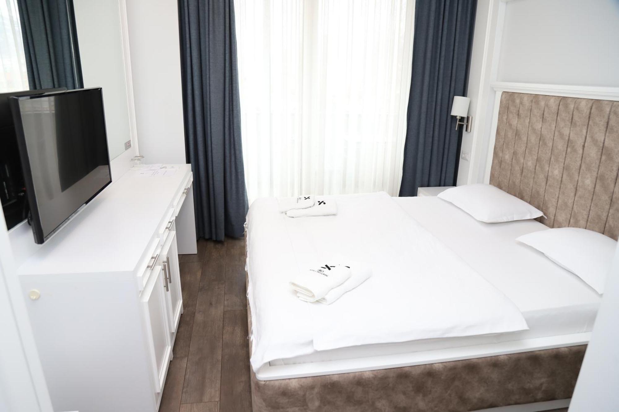 Sky Hotel Prizren Eksteriør billede