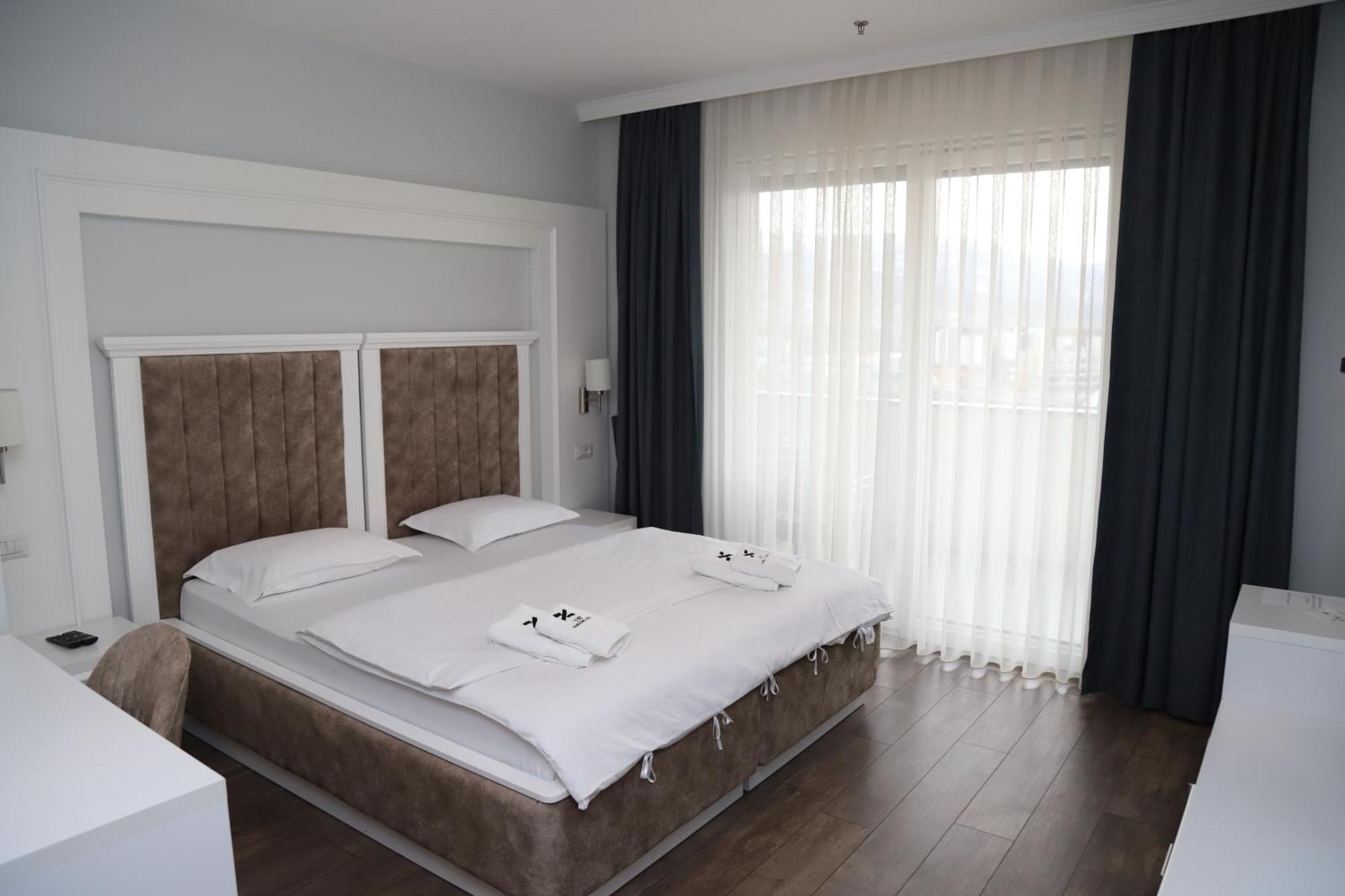 Sky Hotel Prizren Eksteriør billede
