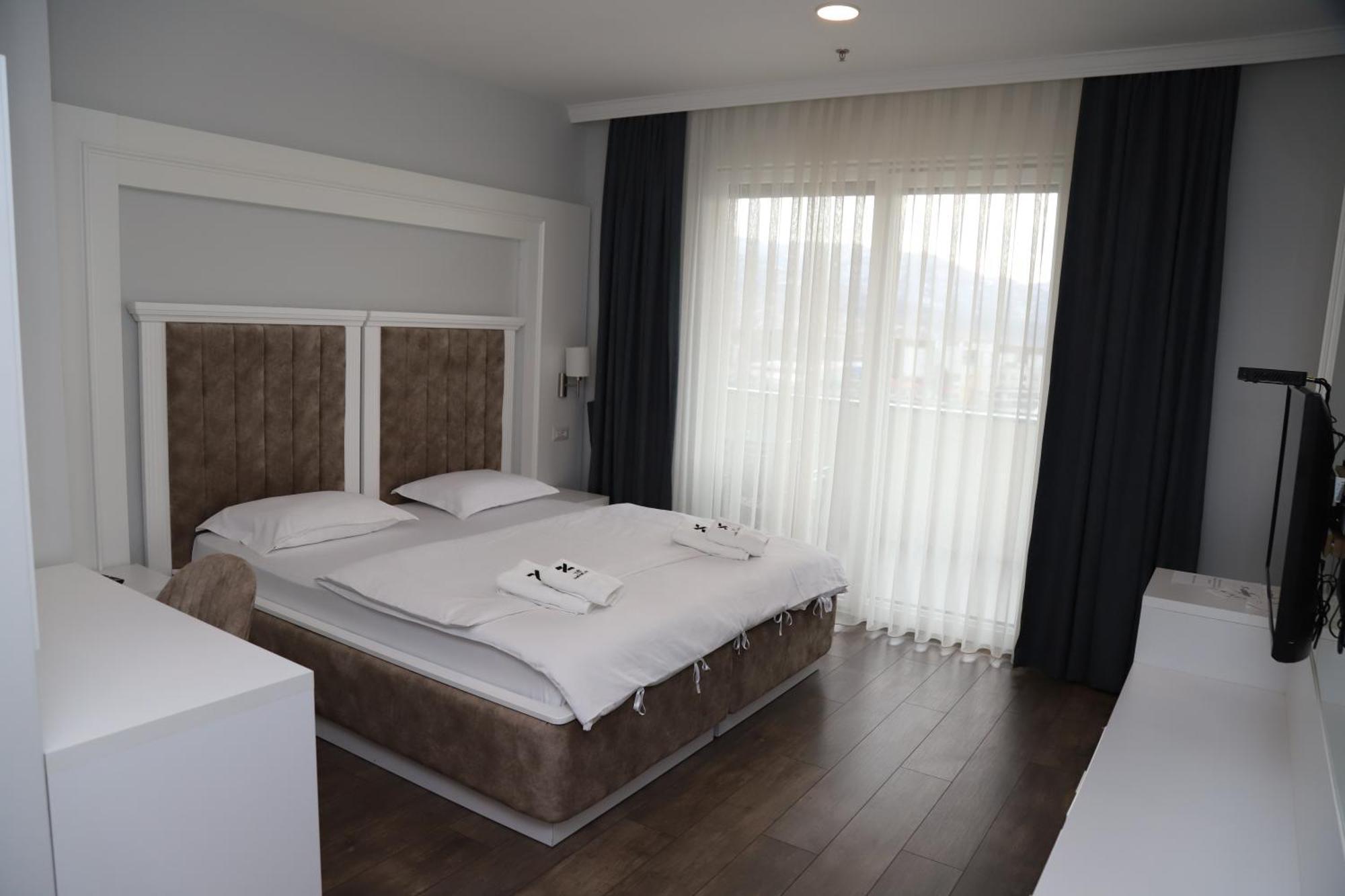 Sky Hotel Prizren Eksteriør billede