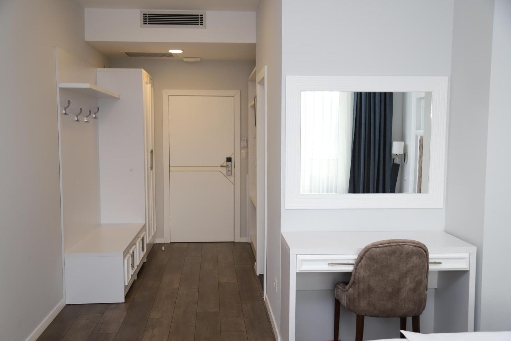 Sky Hotel Prizren Eksteriør billede